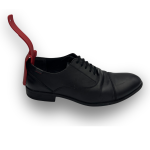 Calzador ergonómico diseñado para facilitar el calzado diario.